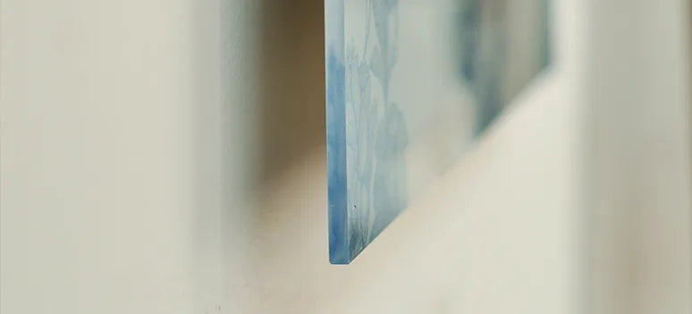 Zo hang je jouw kunstwerk van Nostra Art op, eenvoudig, strak en zonder gedoe